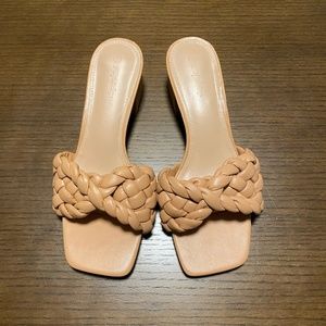 NWOT Piepiebuy Braided Sandals